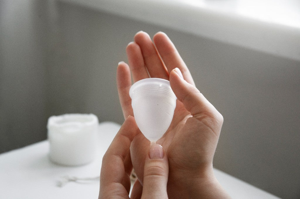 Qual coletor menstrual escolher? Um guia para decidir sem dúvidas